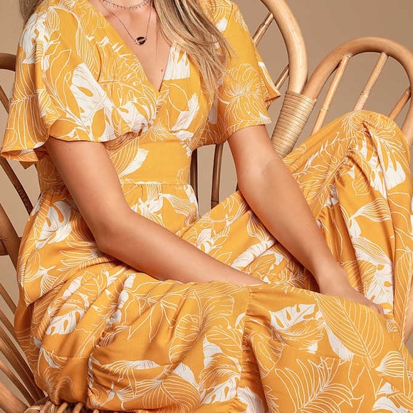 10. Lulu's Yellow Tiered Short Sleeve Maxi Dress NEW - Picture 2 of 9